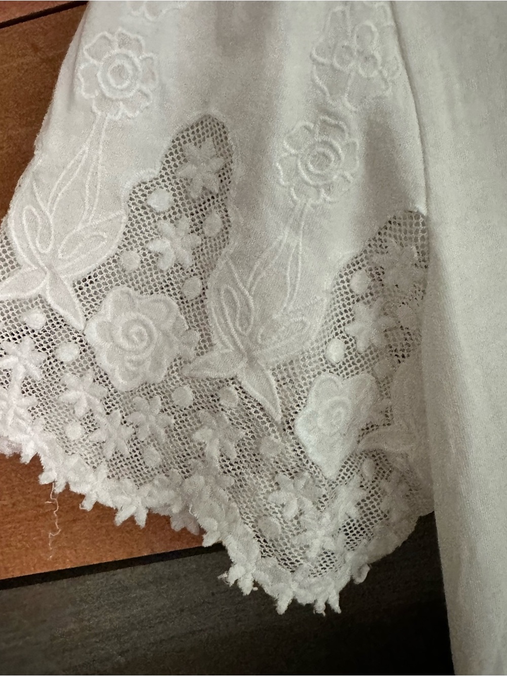 Sundance short-sleeve top featuring a V-neckline and intricate floral Lace - Picture 6 of 9